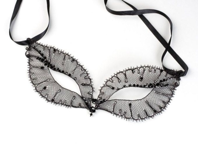 Black Chantilly Mask